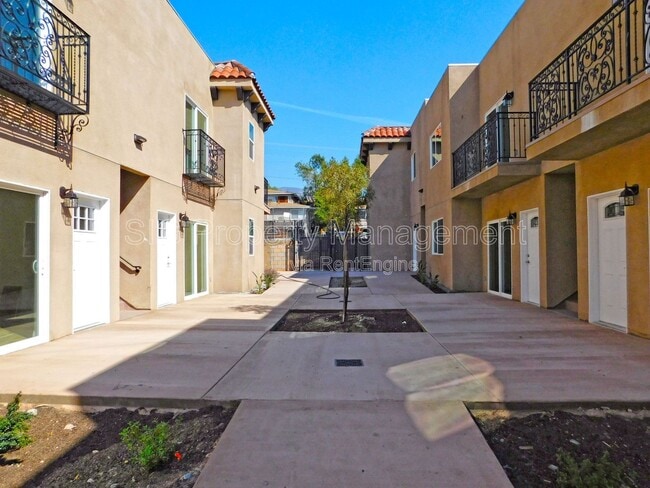 Building Photo - 10215 Tujunga Canyon Blvd Unit 106