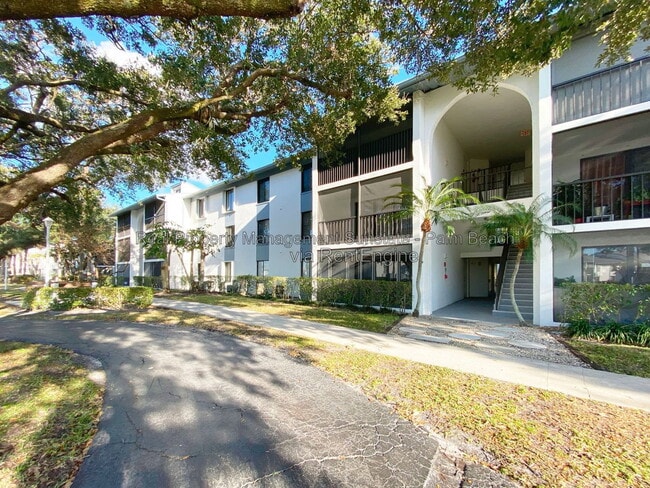 Building Photo - 1015 Green Pine Blvd Unit Apartment C2