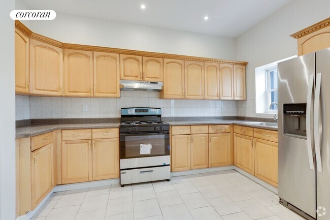 Building Photo - 321 Vanderbilt St Rental