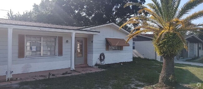 Building Photo - Charming 2-Bed in Holiday, FL Rental