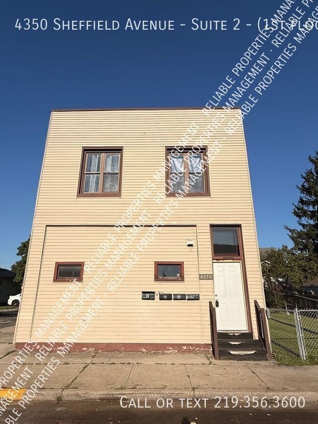 Building Photo - 4350 Sheffield Ave Unit (1st floor front of the building)