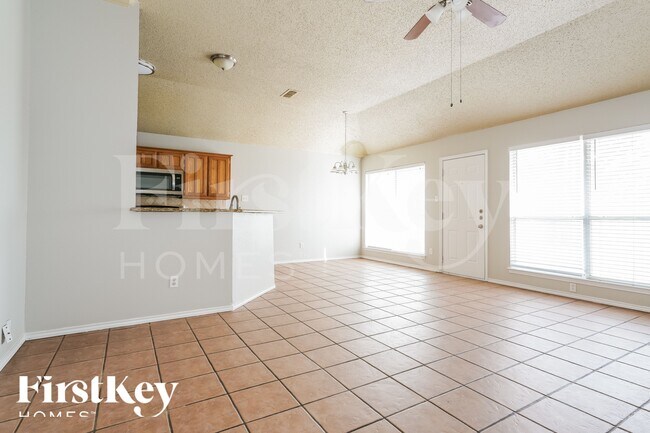 Photo - 1371 Gainsborough Way