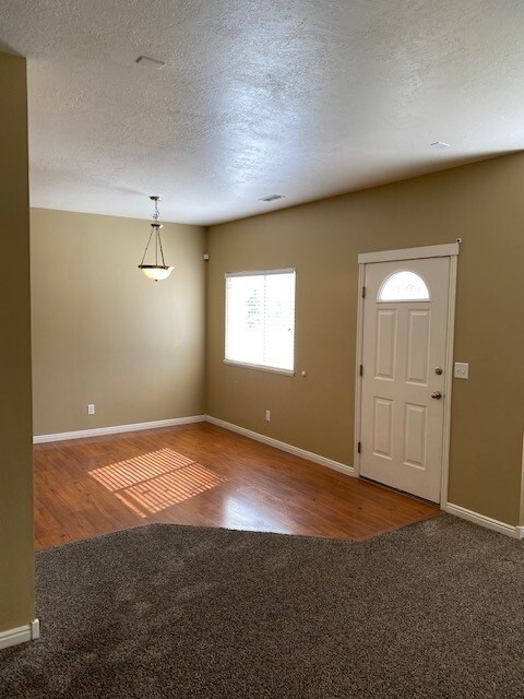 514 W 1490 N