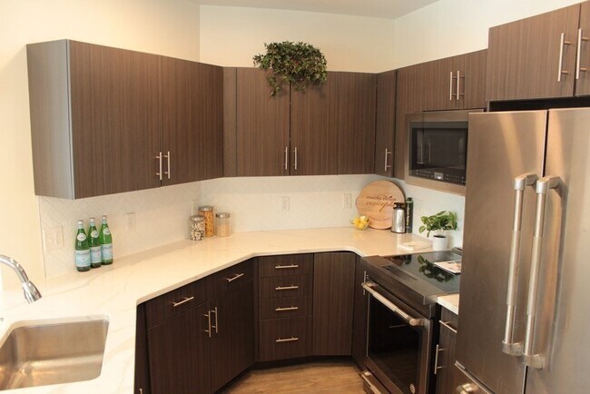 Building Photo - 85 Hano St Unit 2E