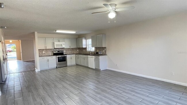 Photo - 1365 Epson Oaks Way