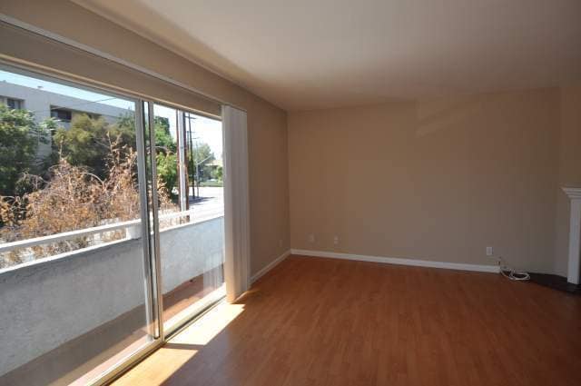 Photo - 5340 Whitsett Ave Unidad 01