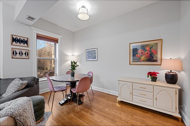 Photo - 1023 W Dakin St