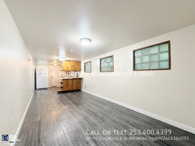 Building Photo - 703 S. Ainsworth-A Unit A