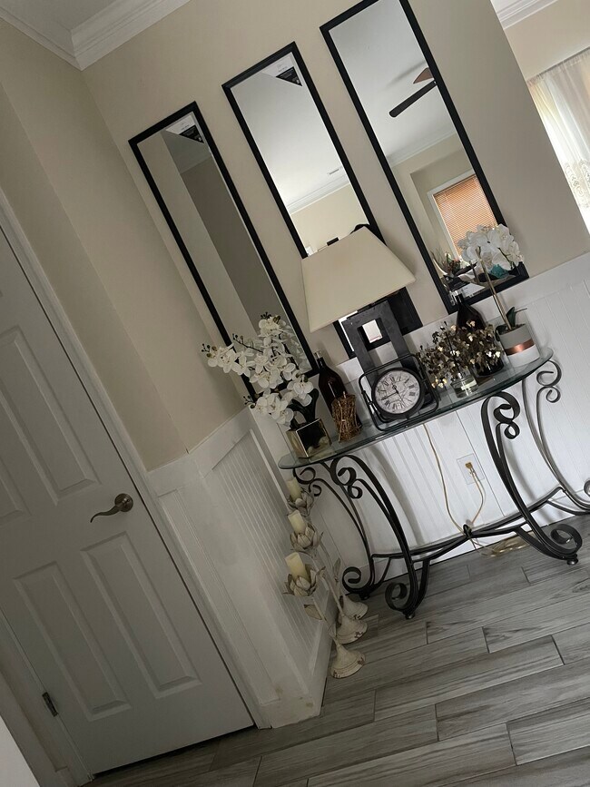 Photo - 1002 Enterprise Dr