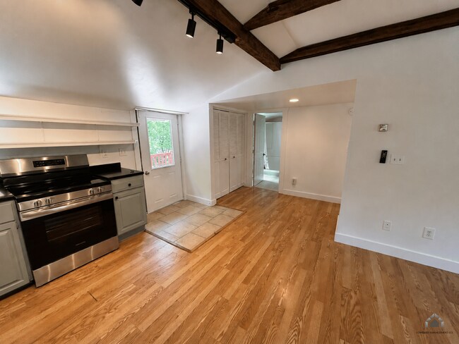 Photo - 37 Windsor St Unit 2