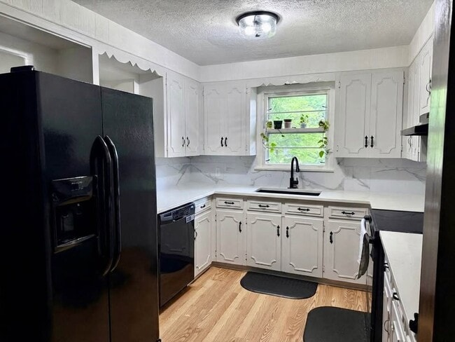 Photo - 114 Hollywood Dr