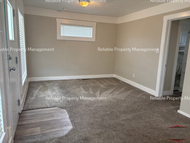 Photo - 489 N Broadway St
