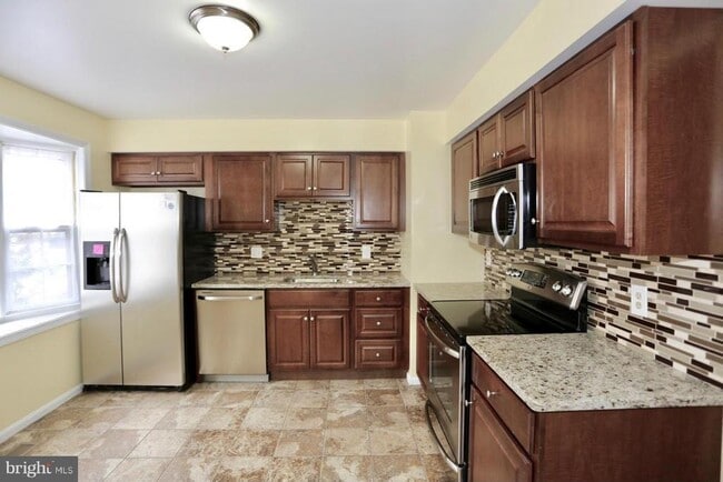 Photo - 2215 N Somerset St