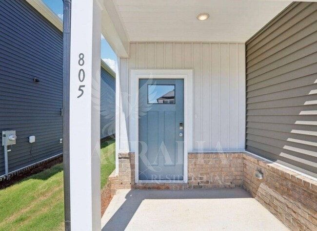 Photo - 805 Ottawa Dr