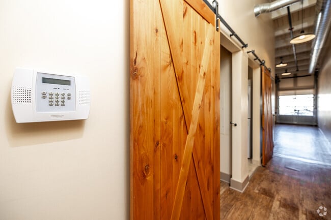 1BR, 1BA - Sistema de seguridad - Market Lofts in the Heart of Downtown Dave...