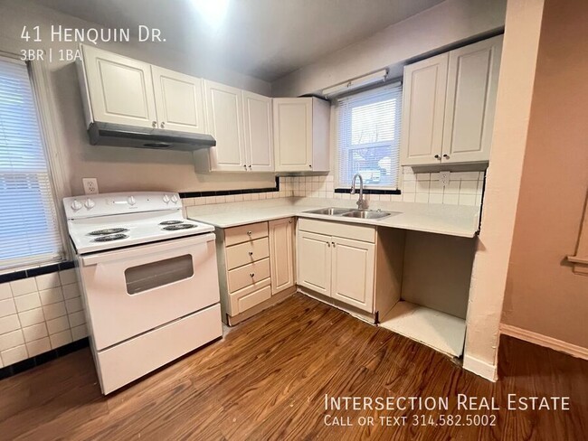 Photo - 41 Henquin Dr