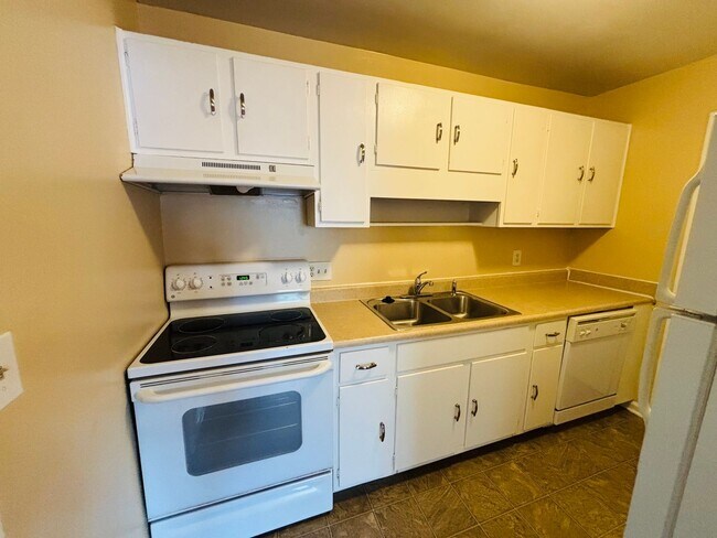 Photo - 370 New Kent Rd Unit 133