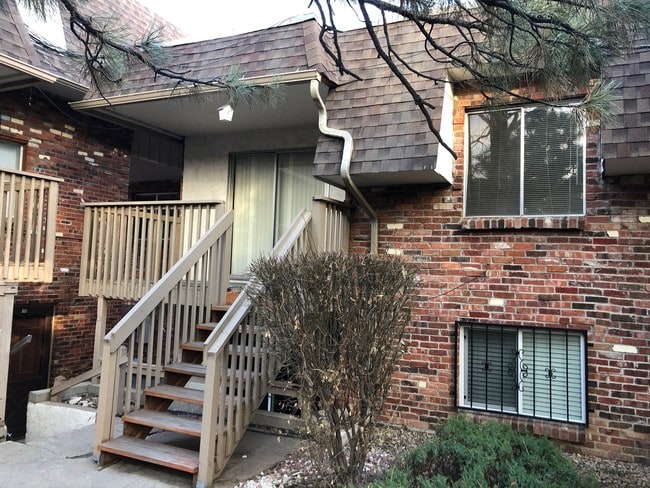 Building Photo - 1525 S Holly St Rental