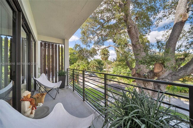 Photo - 320 NE 126th St Unidad 32