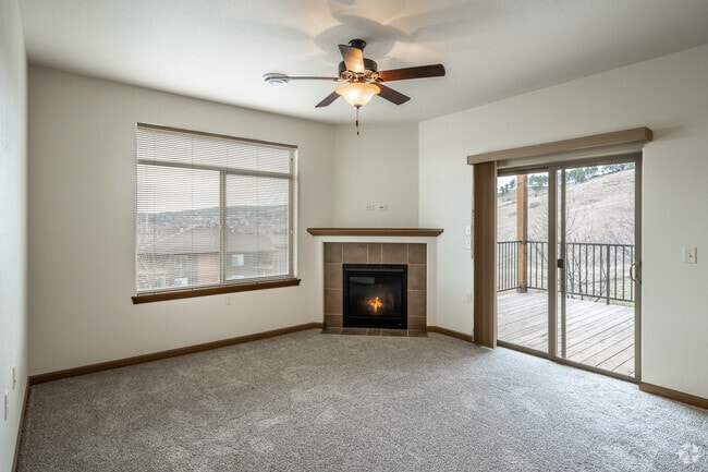 2BR, 2BA - Brennan - 1,107SF - Living Room - Founders Park Village Apts
