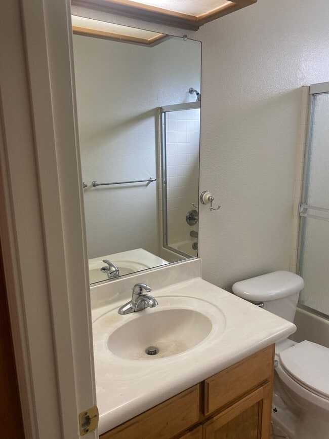 Photo - 4 bedroom 2 bathroom house in SE Visalia!