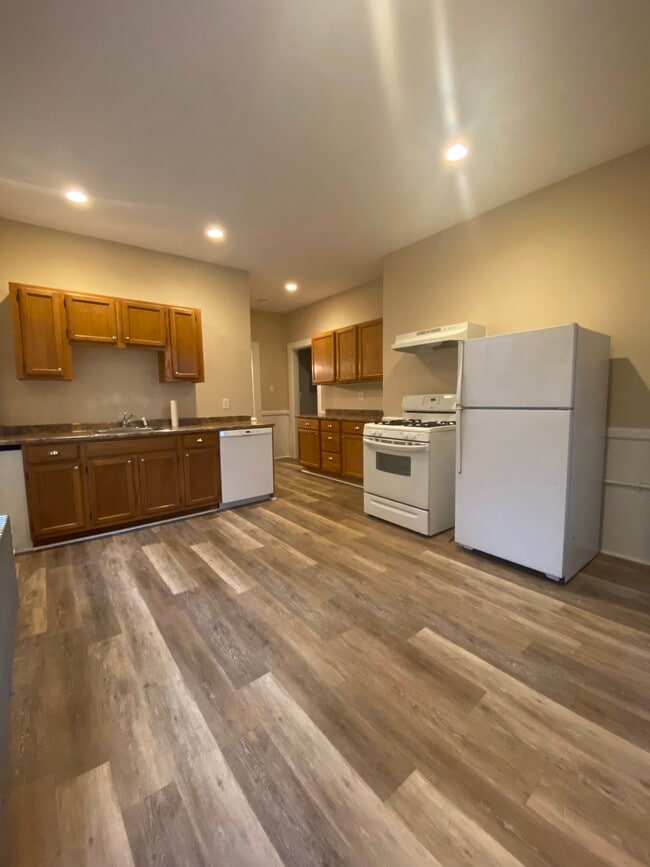 Building Photo - 224 Ashmont St Unit 3 Rental