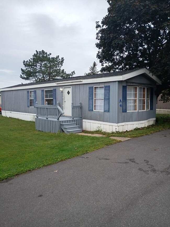 Photo - Thompsons Manor MHC