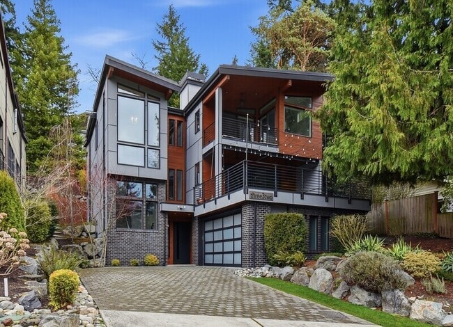 Building Photo - 332 13th Ave