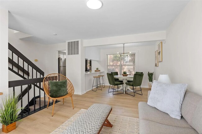 Photo - 1007 Lami St