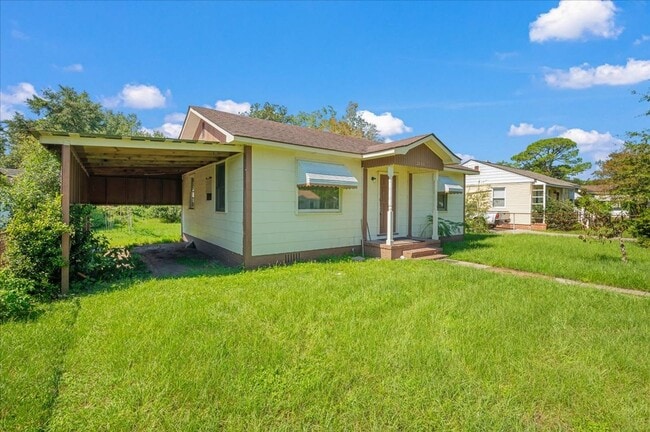 Building Photo - Recently Renovated 2-Bedroom Home – 1.5 Mi...