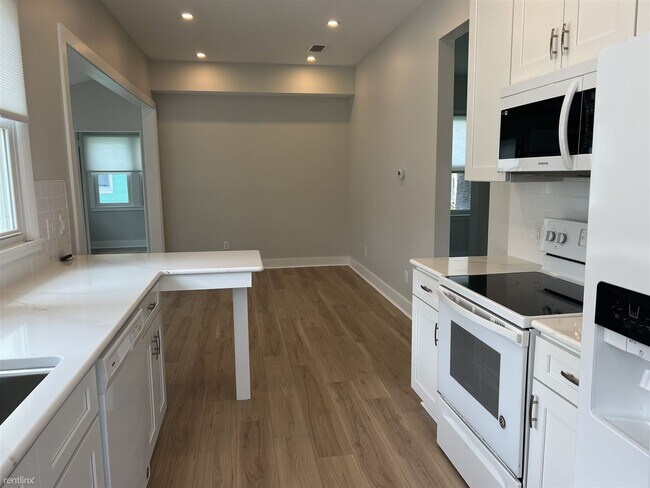 Photo - 2 br, 1 bath House - 111 Palm Place