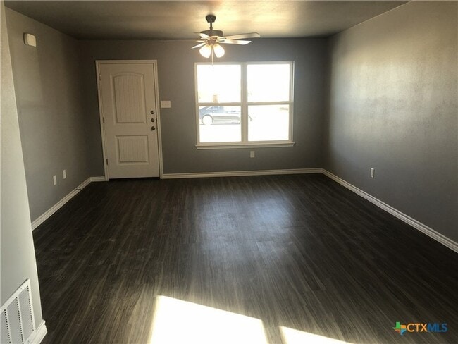 Photo - 1818 Castroville Trl Unit A