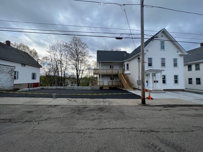Building Photo - 143 Pine St Unit 1