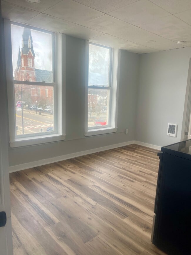 Photo - 43-45-45 N Broad St