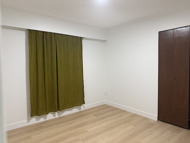 Photo - 2215 E 51st Ave