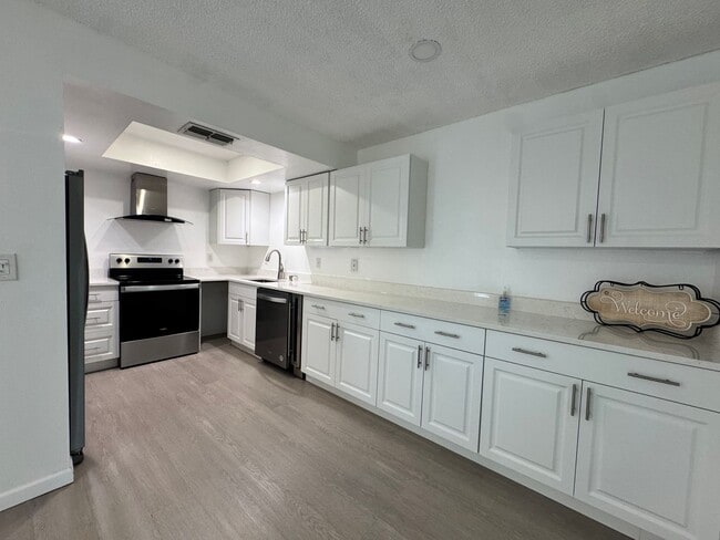 Photo - Annual unfurnished nicely renovated 2/2 villa near the Ringling Museum