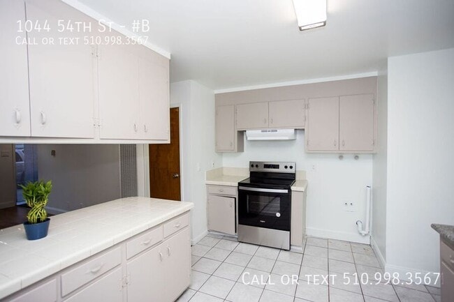 Building Photo - 1044 54th St Unit #B