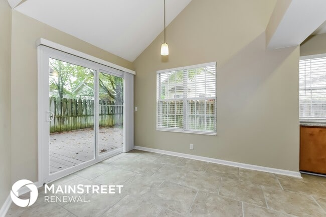 Photo - 2013 Valley Dr