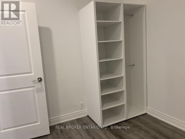 Photo - 2199 Gerrard St E