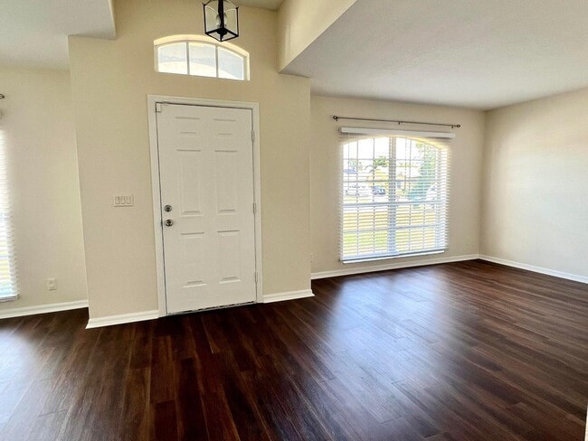 Photo - 532 SW Kabot Ave