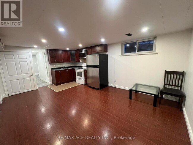 Photo - 23 Ada Crescent