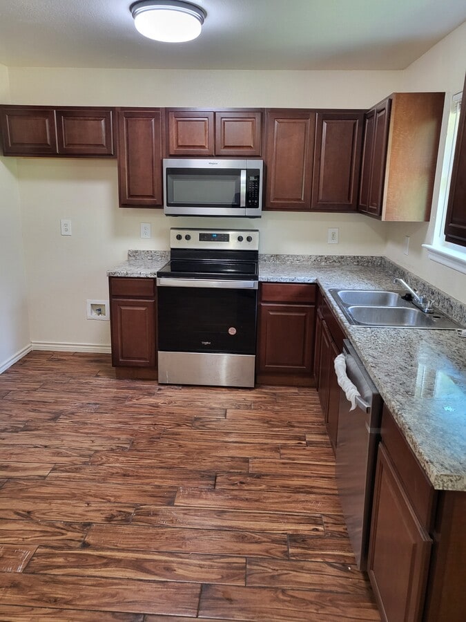 Photo - 2524 Kirkley St