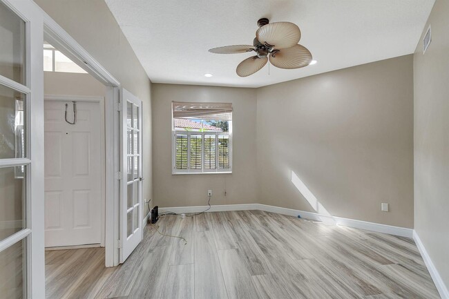 Photo - 6172 Oak Bluff Way