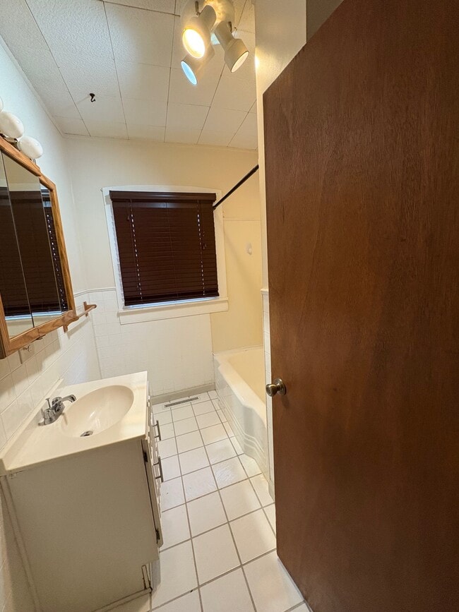 Photo - 614 W 3rd Ave