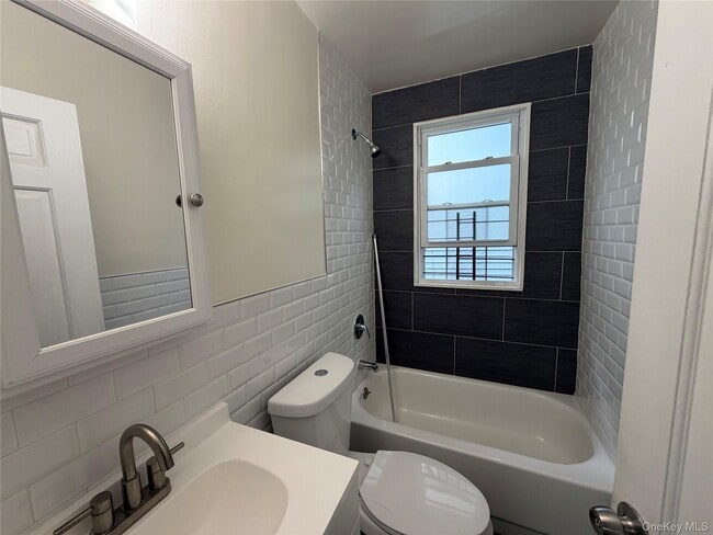 Photo - 182 Ashford Ave Unit 2