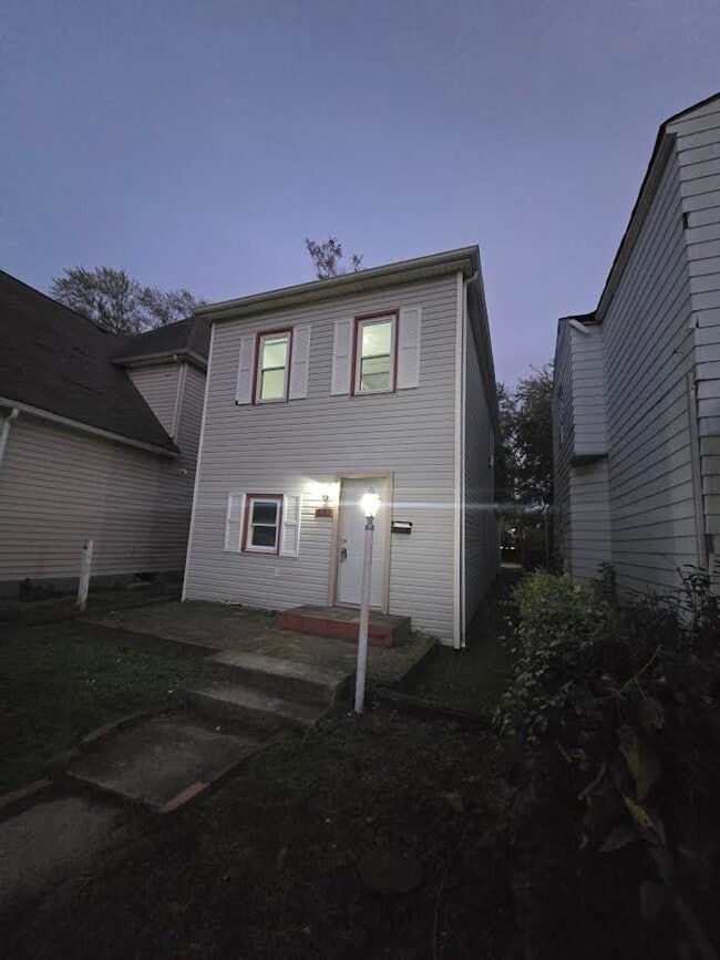 Building Photo - Two Bedroom Home located near Oliver Stree...