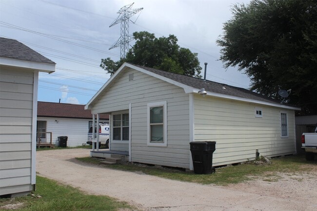 Photo - 5726 Gardendale Dr