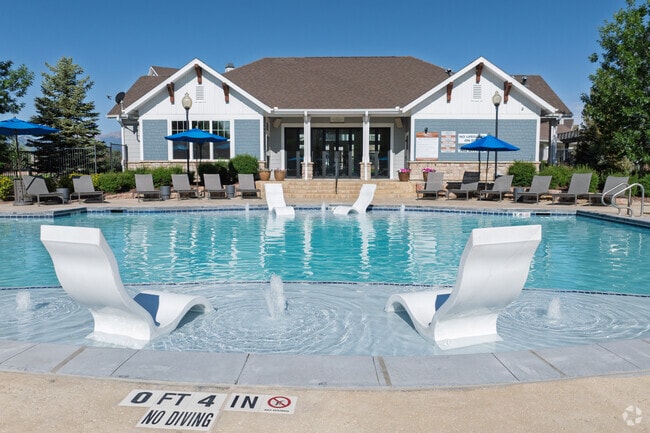 Building Photo - Peaks at Woodmen