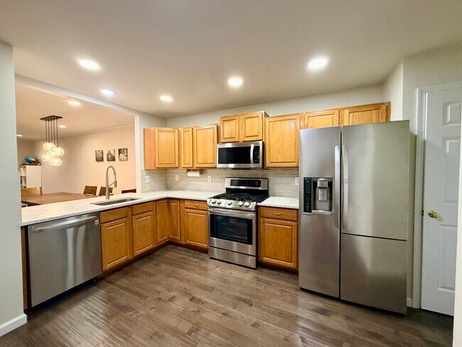 Photo - 56 Foxwood Sq N