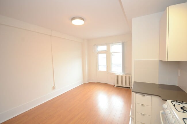 Photo - 160 Huron St